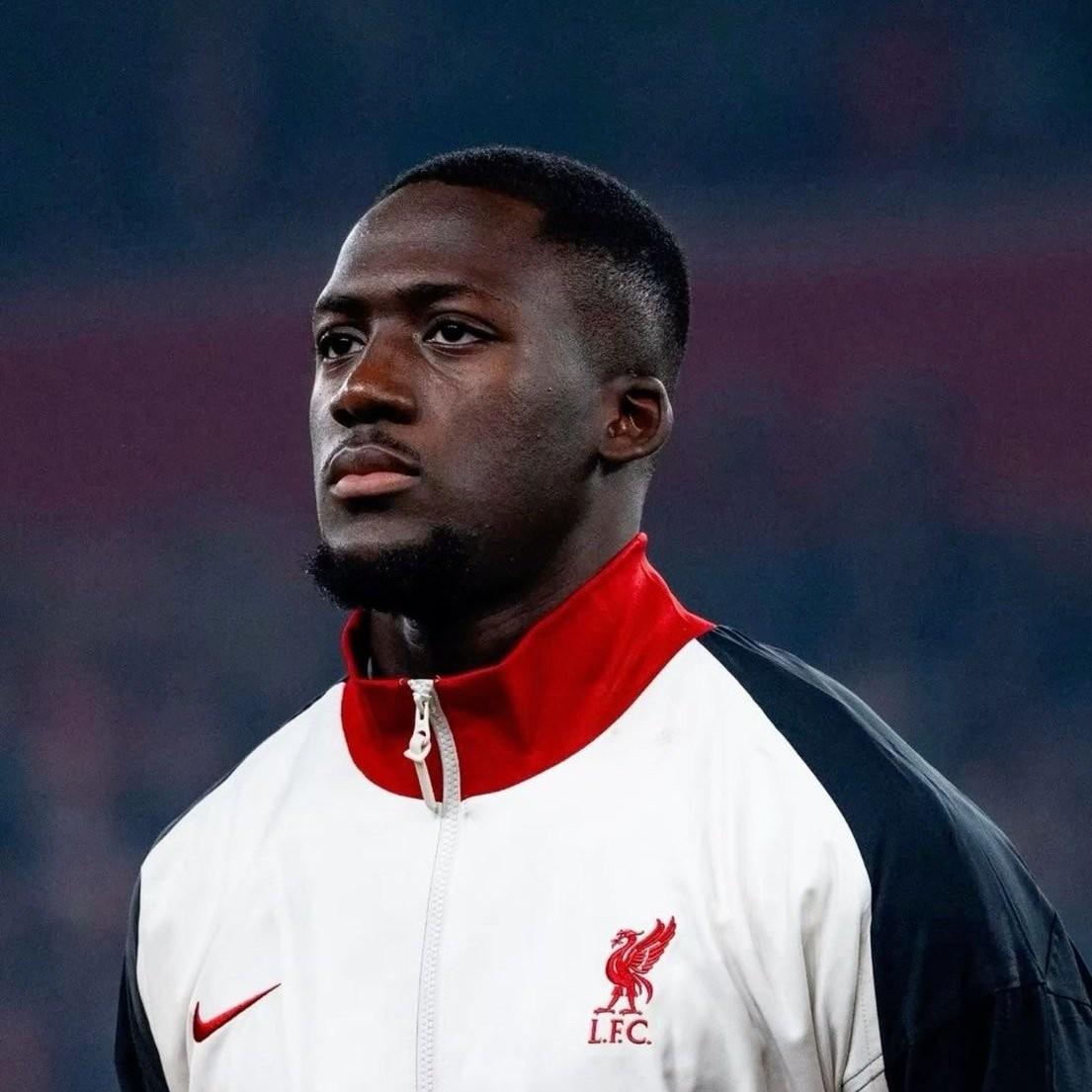 观察, 后仍然有待, 皇马球衣