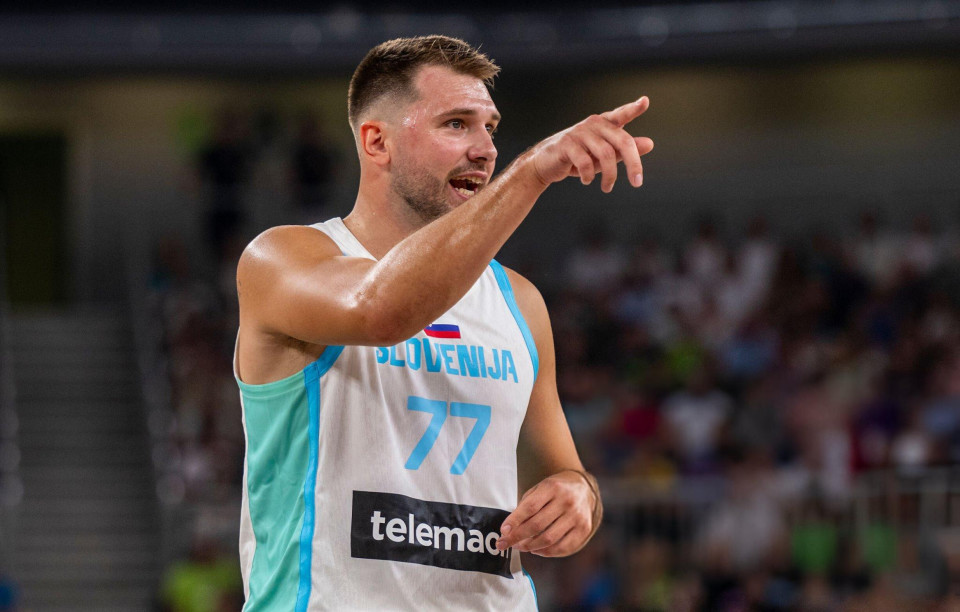 AA, 篮板, 身赛中 AA, 篮板, 身赛中