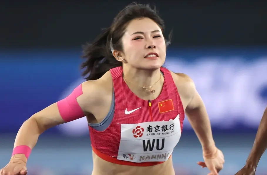 女运动员首