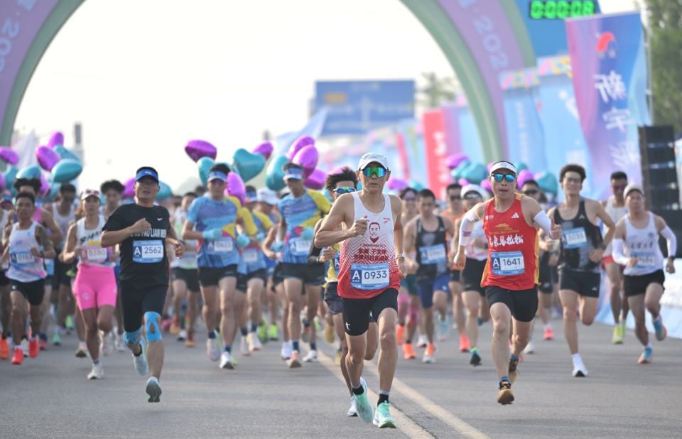 参赛选手在, HEXBv